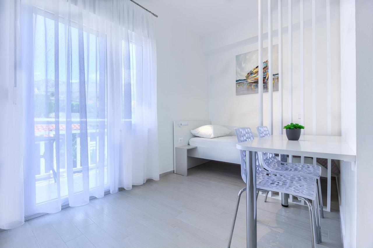 Apartment Stipe